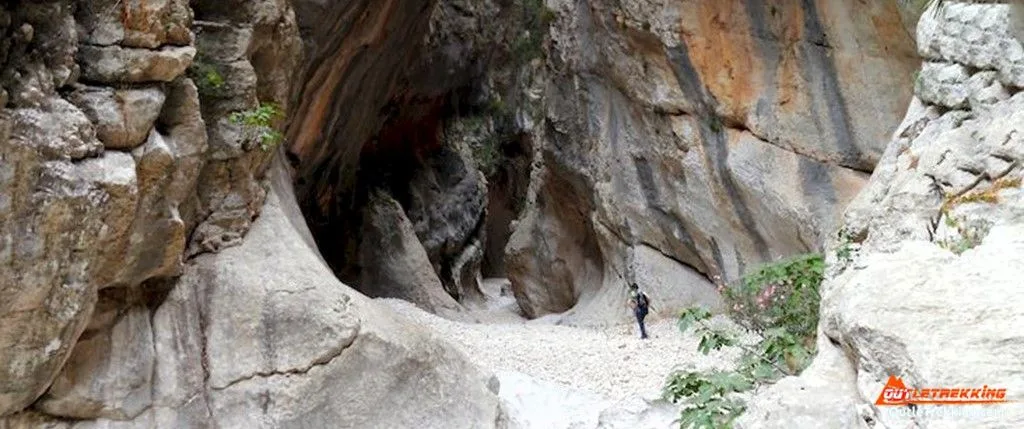 La Cova Santa, Barranc de l’Infern – la Vall de Laguar